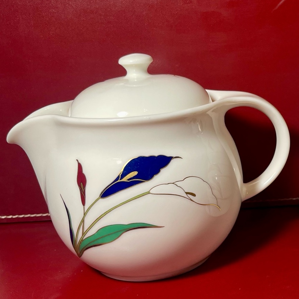 Vintage CELEC Calla Lily Porcelain Teapot w/Stainless Infuser
